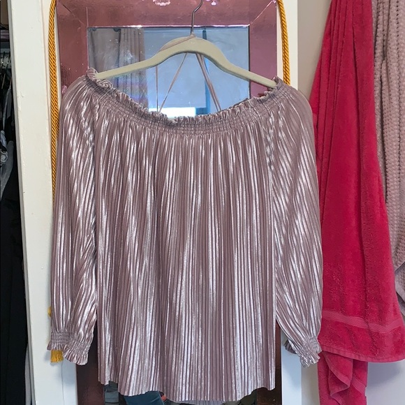 Banana Republic Tops - Banana Republic Off Shoulder Top